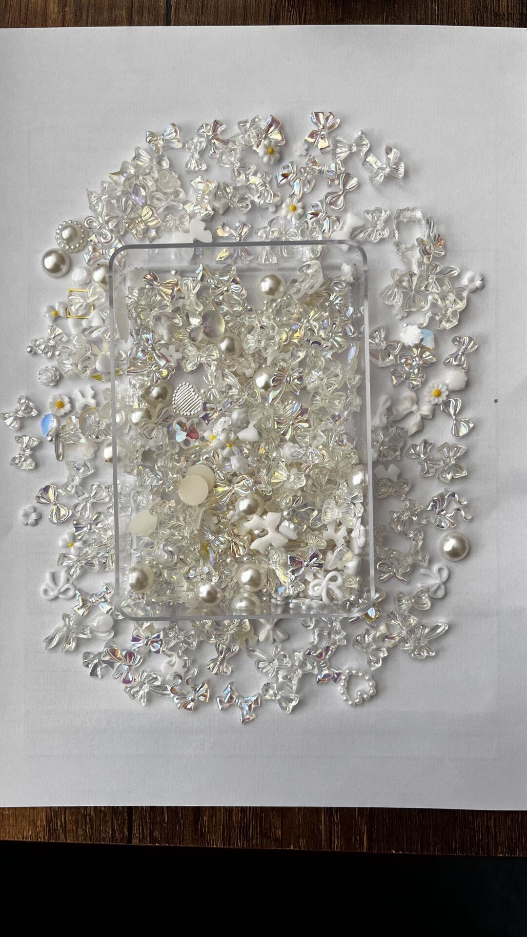 TIRNAK ÜSTÜ 3D ÇARM SÜS NO:8