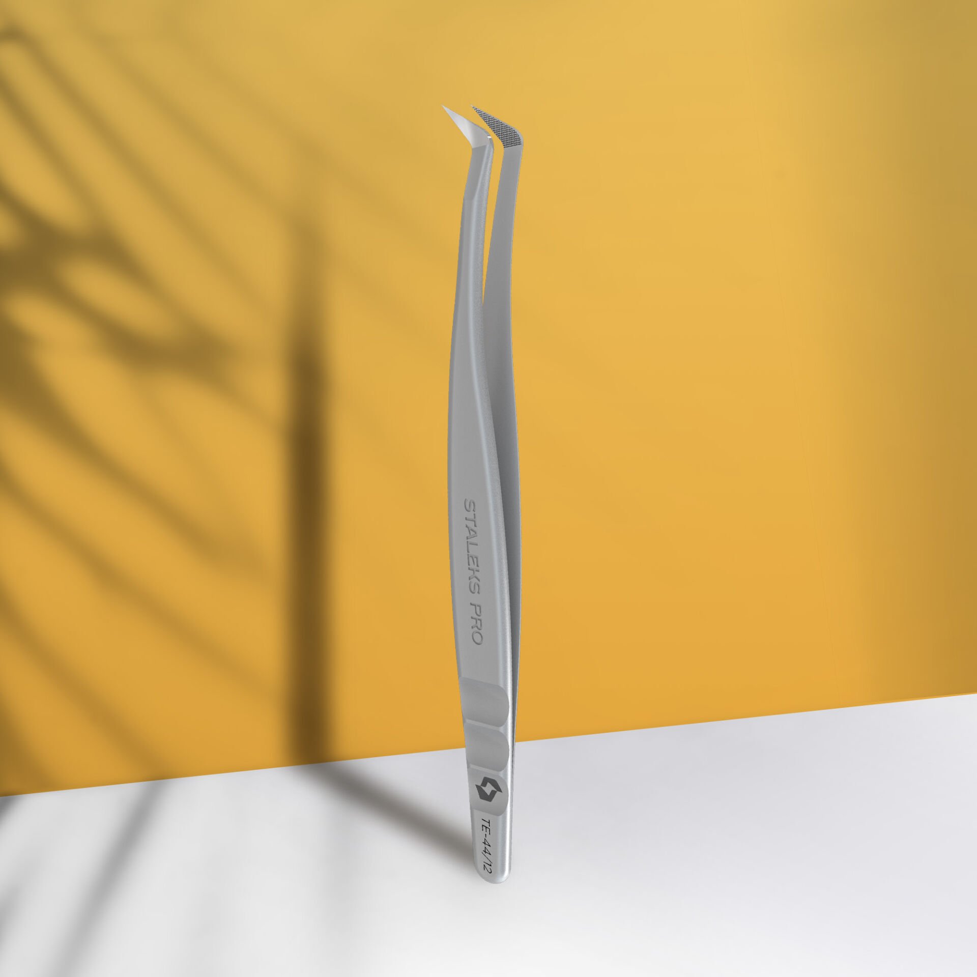 TE-44/12 EXPERT 44 TYPE 12 Profesyonel Çentikli Kirpik Cımbızı (L Şeklinde, 65')